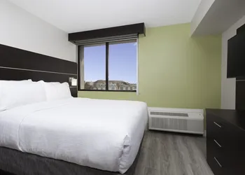 Holiday Inn Express & Suites Mississauga-Toronto Southwest by IHG hotel thumbnail 8