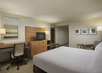 Holiday Inn Grand Rapids Airport by IHG hotel thumbnail 8