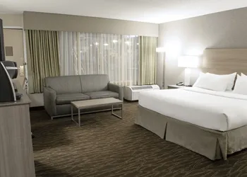 Holiday Inn Fargo by IHG hotel thumbnail 3