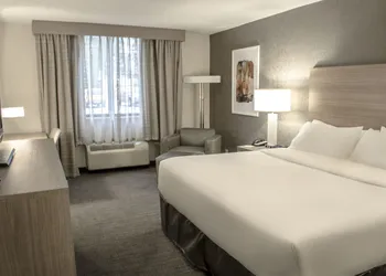 Holiday Inn Fargo by IHG hotel thumbnail 8