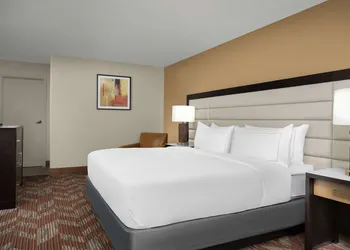 DoubleTree by Hilton Greensboro Airport hotel thumbnail 8