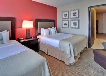 Holiday Inn & Suites Bakersfield by IHG hotel thumbnail 4