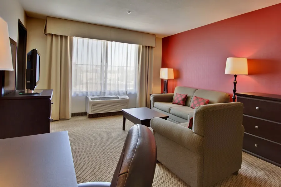 Holiday Inn & Suites Bakersfield by IHG hotel detail image 6
