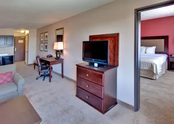 Holiday Inn & Suites Bakersfield by IHG hotel thumbnail 7