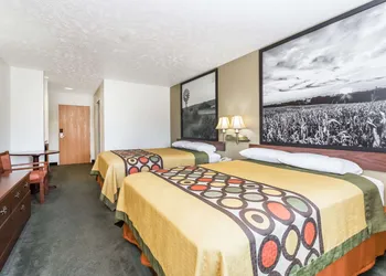 Super 8 by Wyndham Alma hotel thumbnail 3
