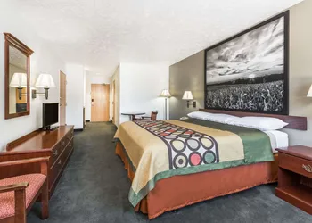 Super 8 by Wyndham Alma hotel thumbnail 5