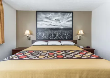 Super 8 by Wyndham Alma hotel thumbnail 6