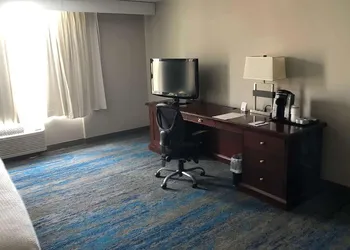 Ramada by Wyndham Cleveland Independence hotel thumbnail 2