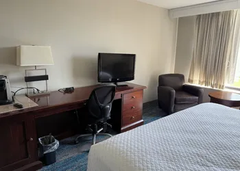 Ramada by Wyndham Cleveland Independence hotel thumbnail 5