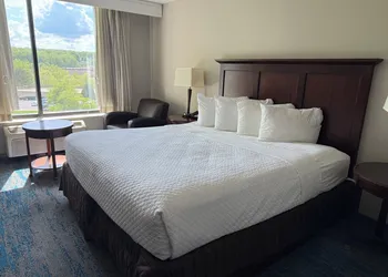 Ramada by Wyndham Cleveland Independence hotel thumbnail 6