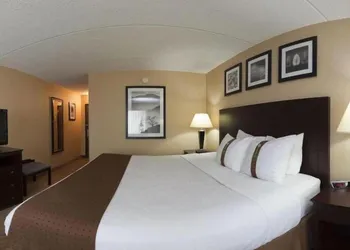 Holiday Inn Cleveland-S Independence by IHG hotel thumbnail 3