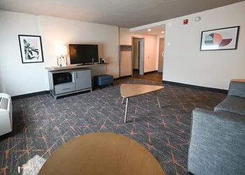 Holiday Inn Cleveland-Mayfield by IHG hotel thumbnail 4