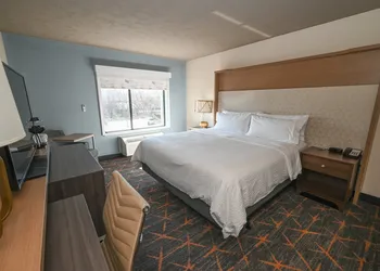 Holiday Inn Cleveland-Mayfield by IHG hotel thumbnail 8