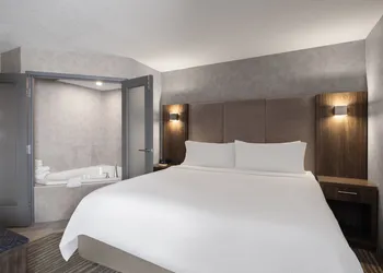 Holiday Inn Calgary-Airport by IHG hotel thumbnail 3