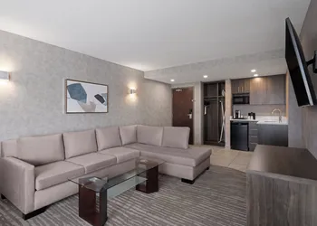 Holiday Inn Calgary-Airport by IHG hotel thumbnail 4