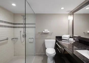 Holiday Inn Calgary-Airport by IHG hotel thumbnail 6