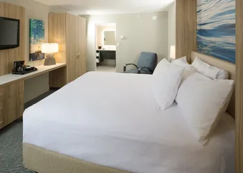 Crowne Plaza Melbourne - Oceanfront by IHG hotel thumbnail 6