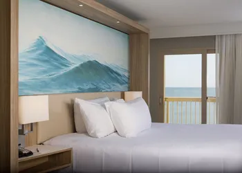 Crowne Plaza Melbourne - Oceanfront by IHG hotel thumbnail 8