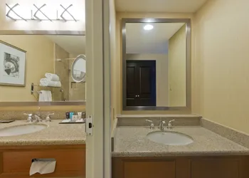 Crowne Plaza Albuquerque by IHG hotel thumbnail 4