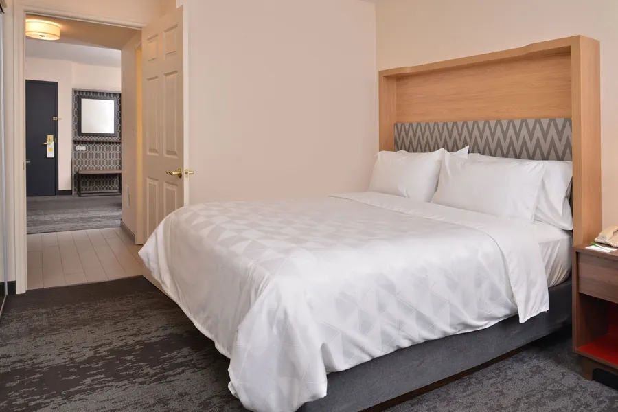 Holiday Inn Hotel & Suites Raleigh / Cary by IHG hotel detail image 6