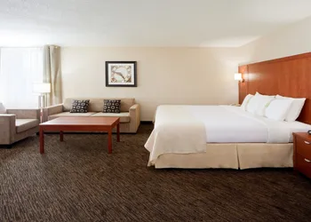 Holiday Inn Oakville Centre by IHG hotel thumbnail 3