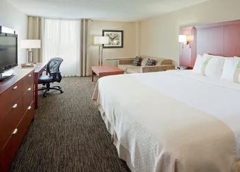 Holiday Inn Oakville Centre by IHG hotel thumbnail 4