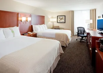 Holiday Inn Oakville Centre by IHG hotel thumbnail 5