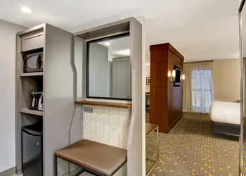 Holiday Inn Oakville Centre by IHG hotel thumbnail 6