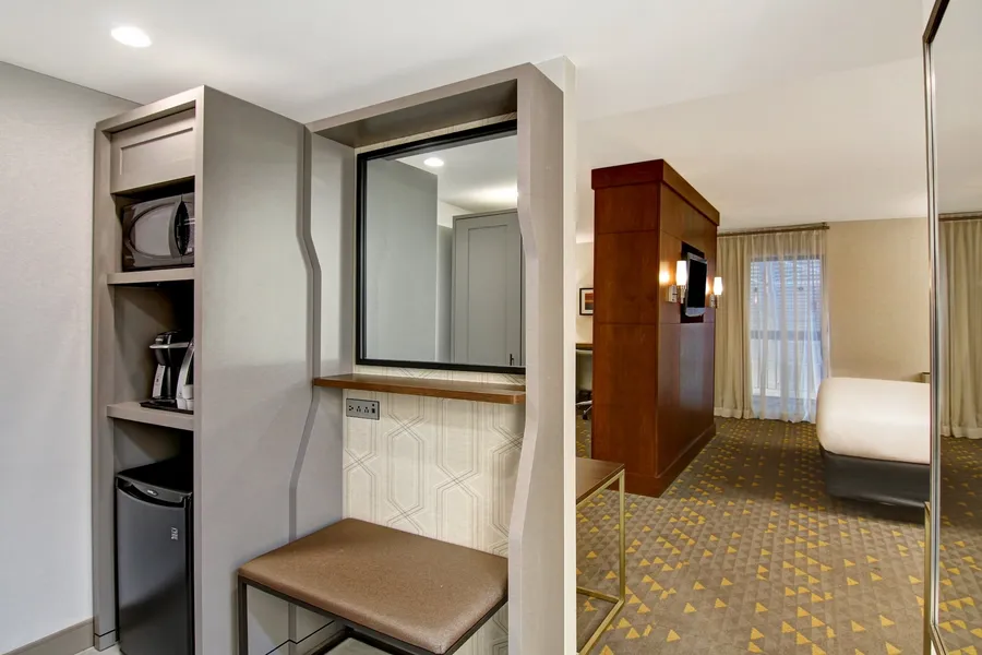 Holiday Inn Oakville Centre by IHG hotel detail image 6