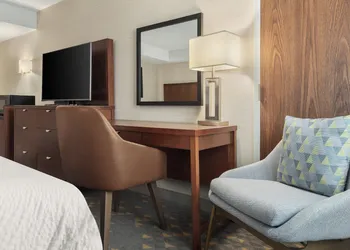 Holiday Inn Oakville Centre by IHG hotel thumbnail 8