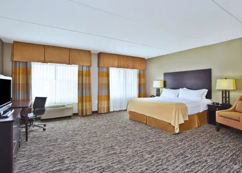 Holiday Inn & Suites Green Bay Stadium by IHG hotel thumbnail 6