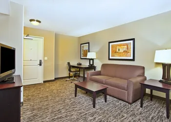Holiday Inn & Suites Green Bay Stadium by IHG hotel thumbnail 8