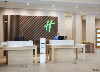 Holiday Inn Hotel & Suites Oakville @ Bronte by IHG hotel thumbnail 2