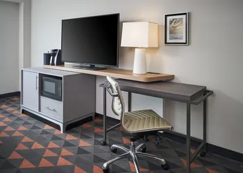 Holiday Inn Hotel & Suites Oakville @ Bronte by IHG hotel thumbnail 4