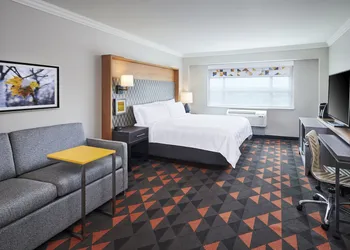 Holiday Inn Hotel & Suites Oakville @ Bronte by IHG hotel thumbnail 7