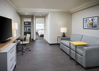 Holiday Inn Hotel & Suites Oakville @ Bronte by IHG hotel thumbnail 8