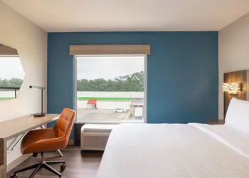 Holiday Inn Express & Suites Opelousas by IHG hotel thumbnail 6