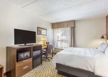 Burrstone Inn, an Ascend Collection Hotel hotel thumbnail 8