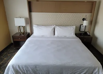 Holiday Inn & Suites Wausau-Rothschild by IHG hotel thumbnail 7