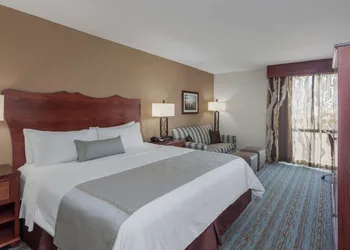 Wyndham Visalia hotel thumbnail 5