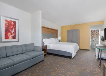Holiday Inn & Suites Pittsfield-Berkshires by IHG hotel thumbnail 8