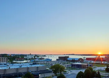 Delta Hotels by Marriott Muskegon Convention Center hotel thumbnail 7