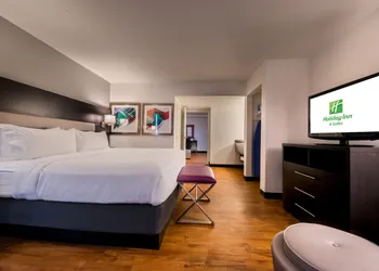 Holiday Inn Hotel & Suites Beaumont Plaza (I-10 & Walden) by IHG hotel thumbnail 3