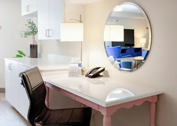 Hotel Indigo Mount Pleasant by IHG hotel thumbnail 4