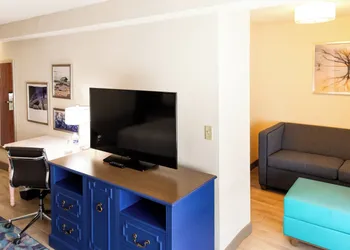 Hotel Indigo Mount Pleasant by IHG hotel thumbnail 6