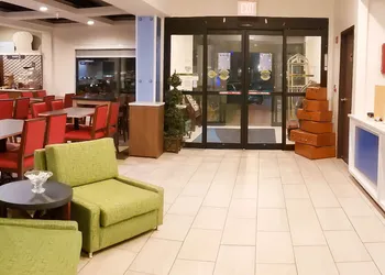Holiday Inn Express Osage Beach - Lake Of The Ozarks by IHG hotel thumbnail 2
