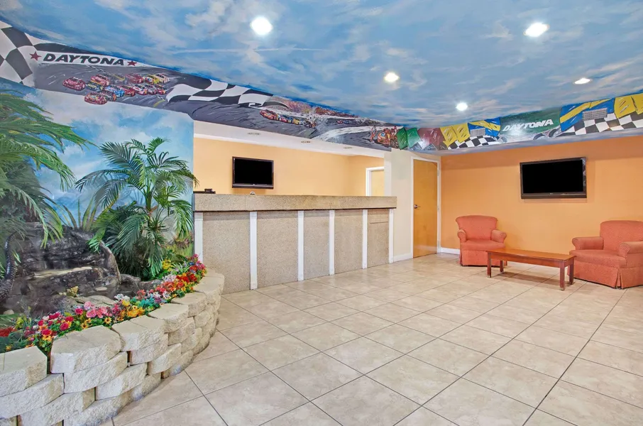 Super 8 by Wyndham Daytona Beach hotel detail image 2