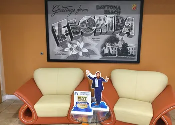 Super 8 by Wyndham Daytona Beach hotel thumbnail 4