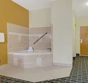 Super 8 by Wyndham Daytona Beach hotel detail image 7