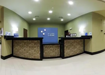 Holiday Inn Express Hotel & Suites Waycross by IHG hotel thumbnail 2